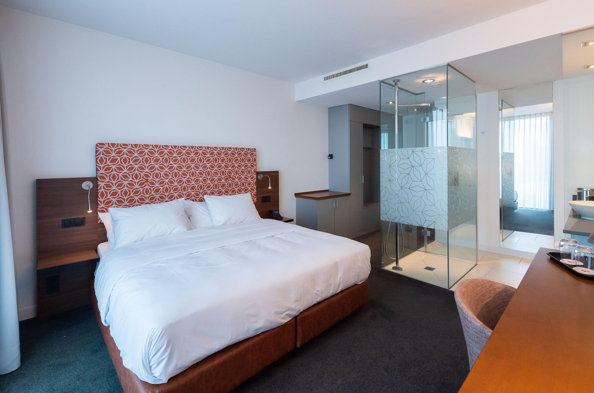 Отель Doubletree By Hilton Frankfurt Niederrad Франкфурт-на-Майне Экстерьер фото