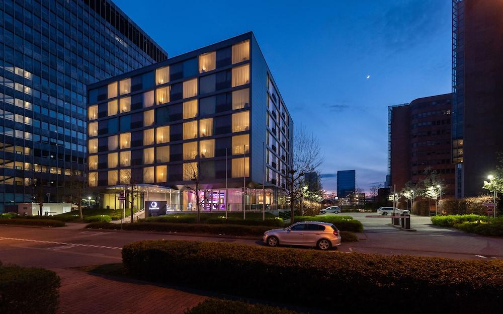 Отель Doubletree By Hilton Frankfurt Niederrad Франкфурт-на-Майне Экстерьер фото