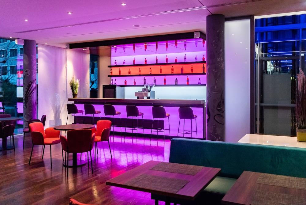 Отель Doubletree By Hilton Frankfurt Niederrad Франкфурт-на-Майне Экстерьер фото