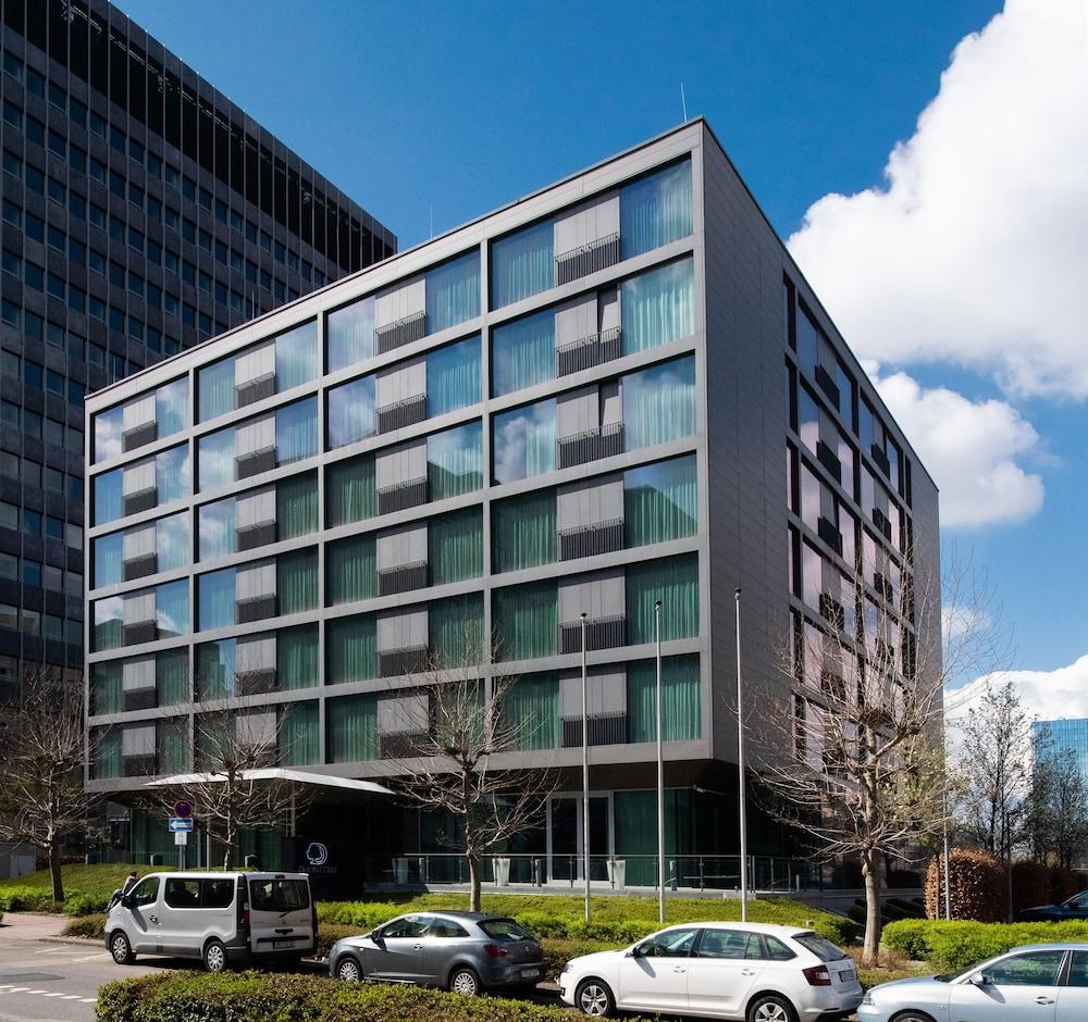 Отель Doubletree By Hilton Frankfurt Niederrad Франкфурт-на-Майне Экстерьер фото