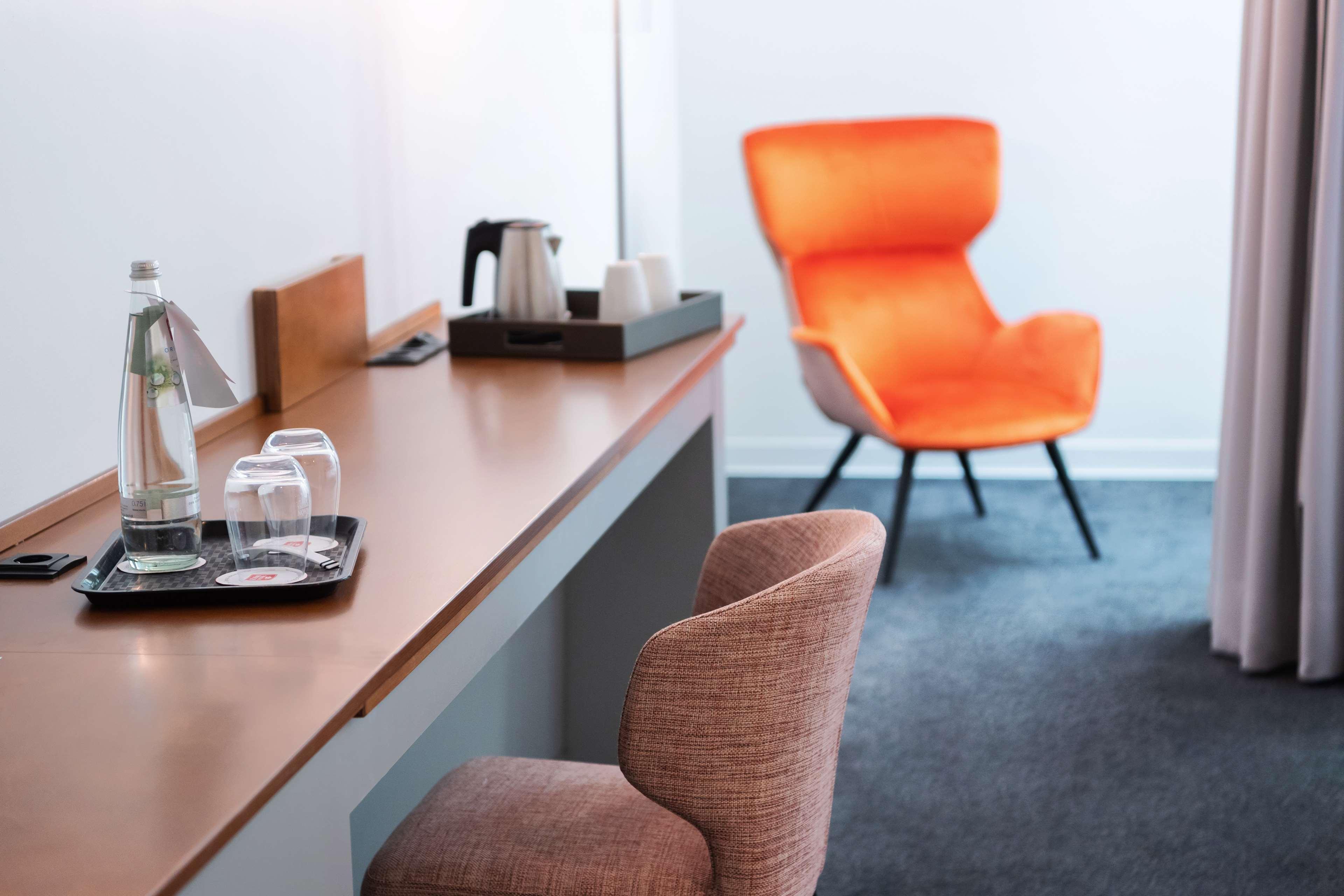 Отель Doubletree By Hilton Frankfurt Niederrad Франкфурт-на-Майне Экстерьер фото