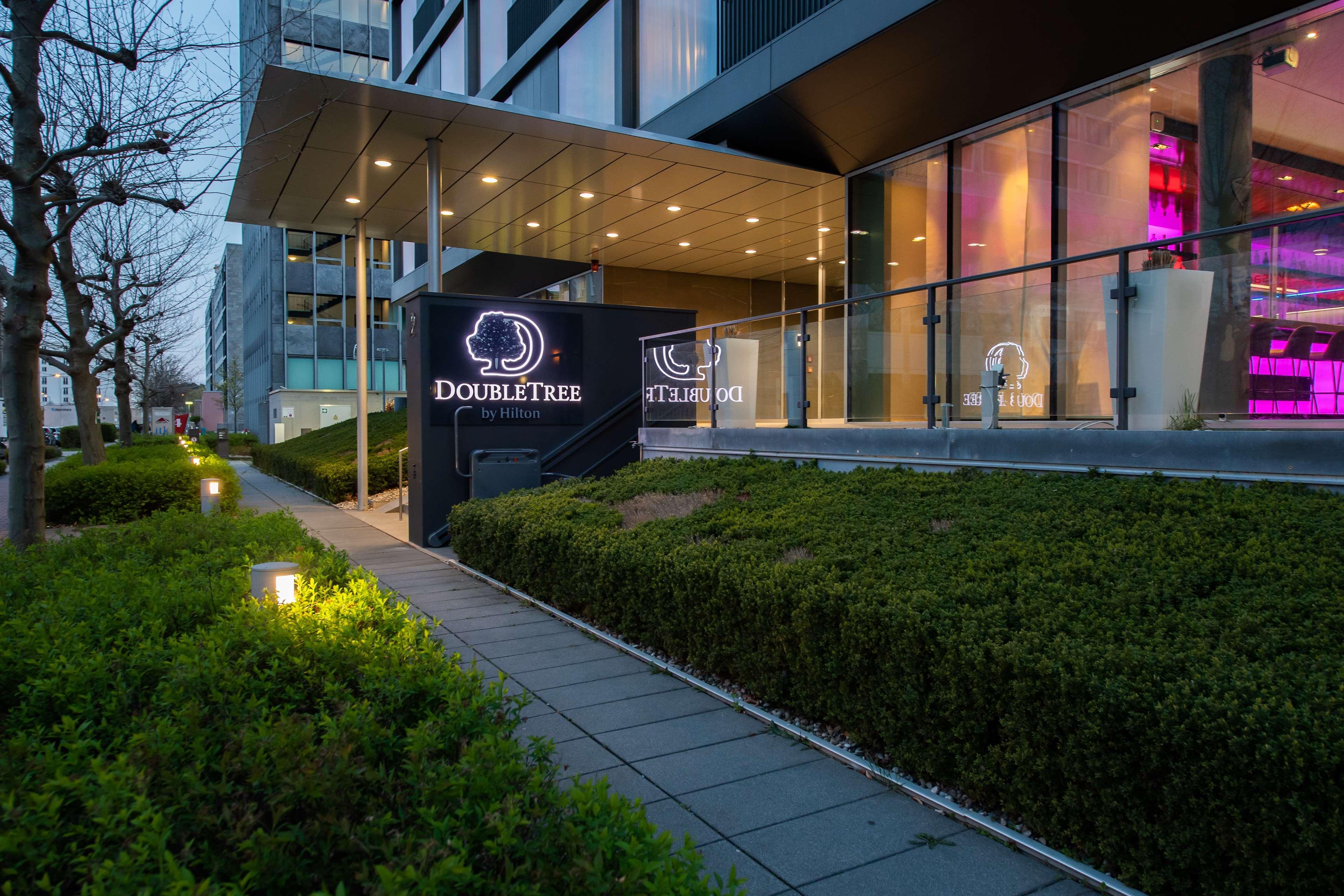 Отель Doubletree By Hilton Frankfurt Niederrad Франкфурт-на-Майне Экстерьер фото