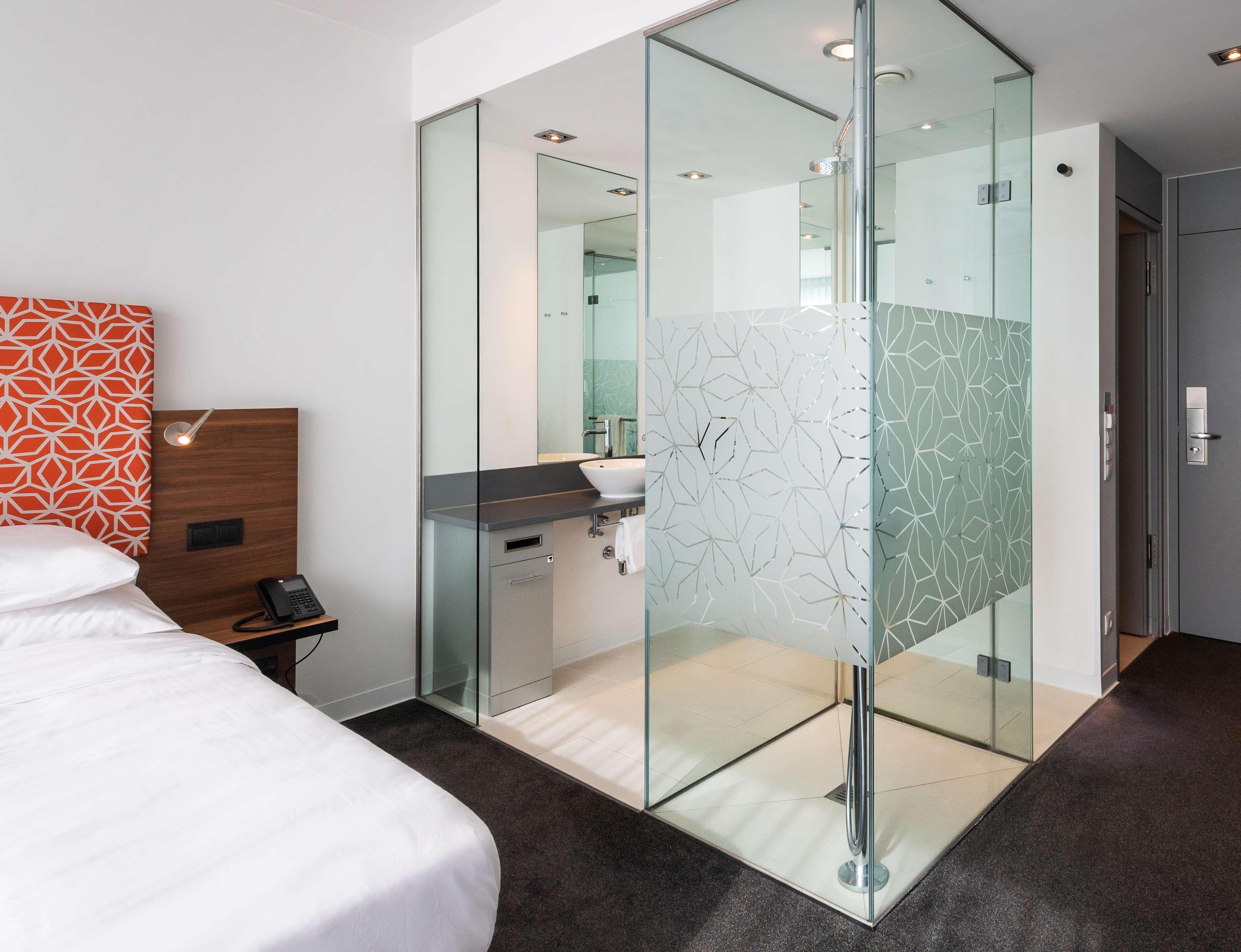Отель Doubletree By Hilton Frankfurt Niederrad Франкфурт-на-Майне Экстерьер фото