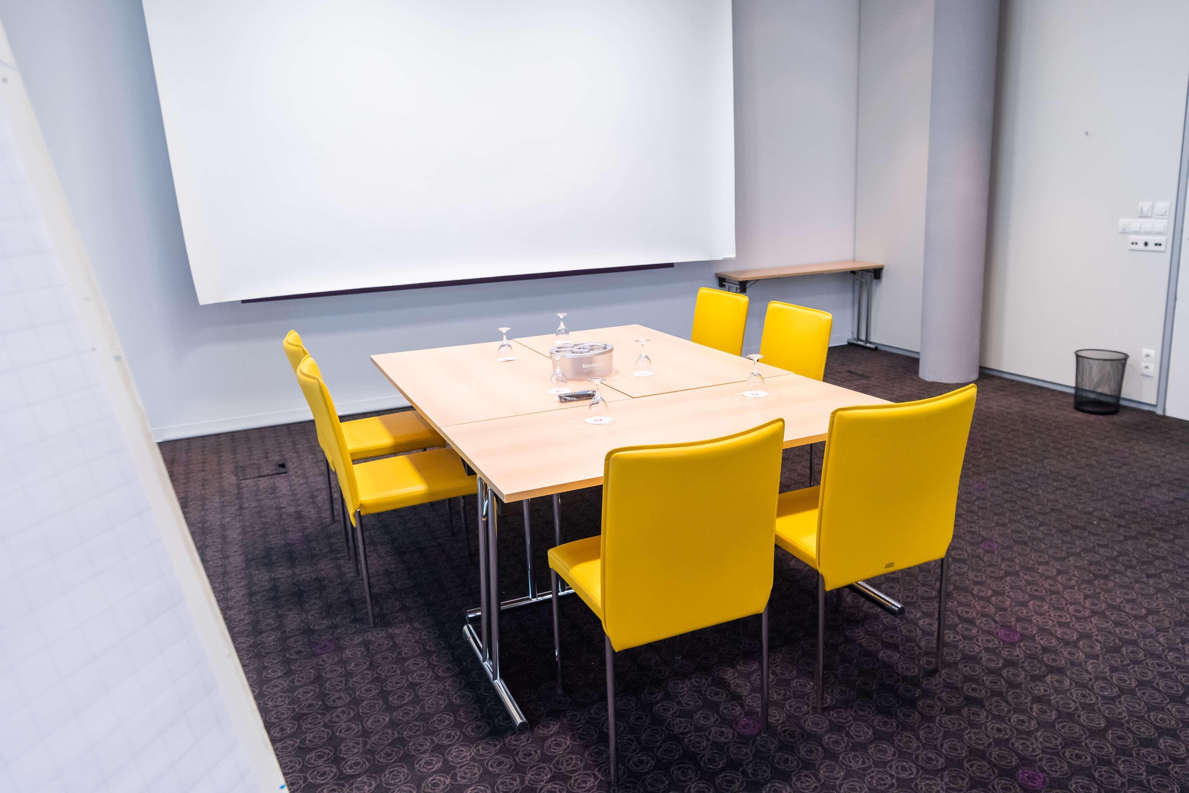 Отель Doubletree By Hilton Frankfurt Niederrad Франкфурт-на-Майне Экстерьер фото