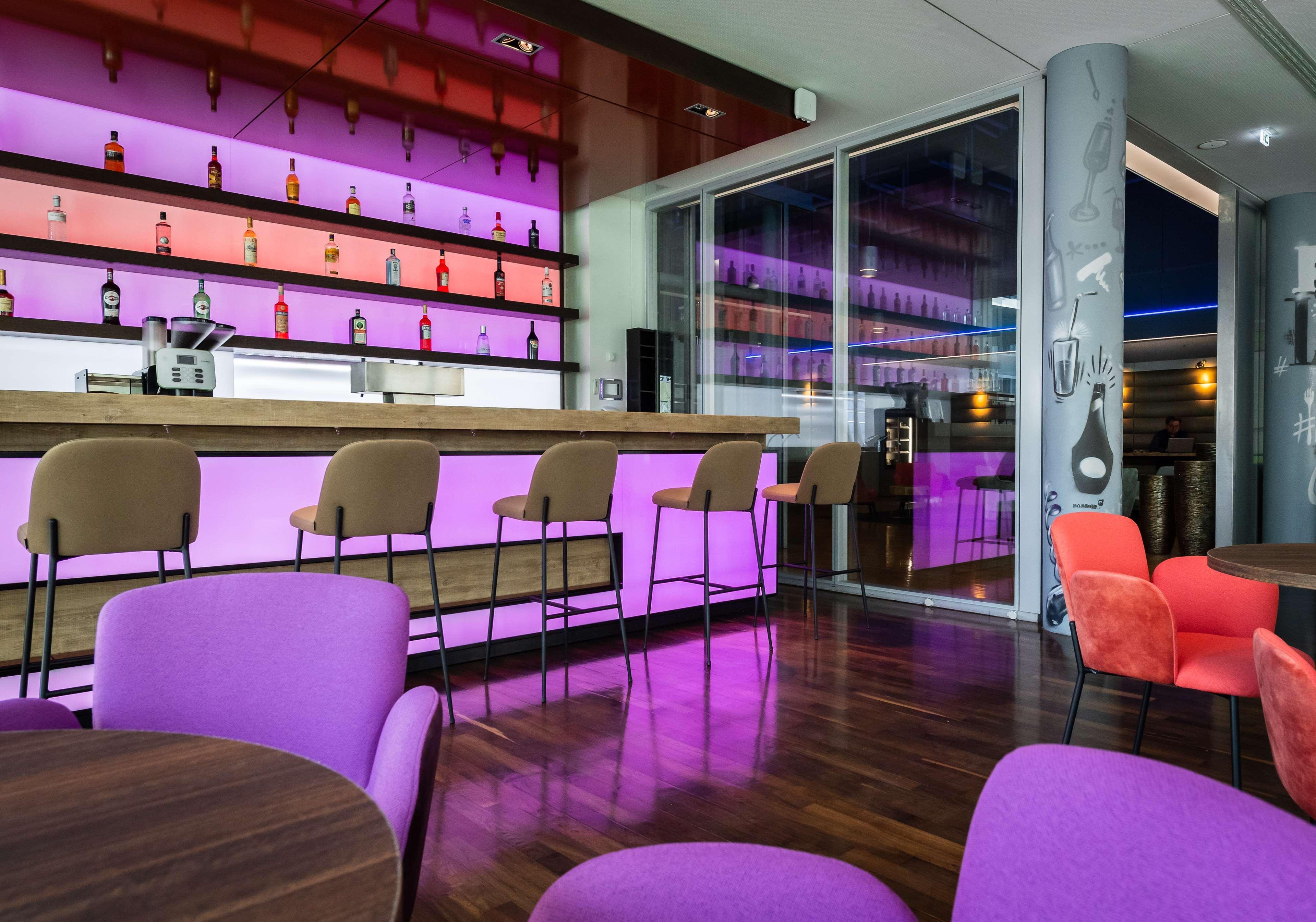 Отель Doubletree By Hilton Frankfurt Niederrad Франкфурт-на-Майне Экстерьер фото