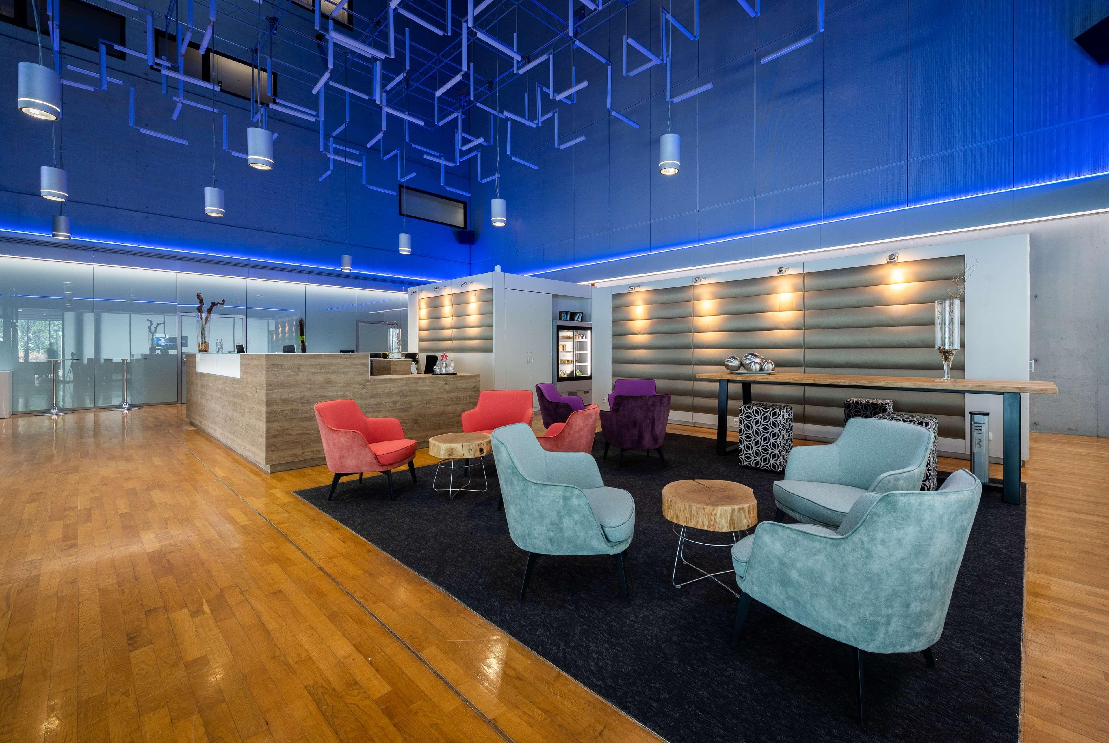 Отель Doubletree By Hilton Frankfurt Niederrad Франкфурт-на-Майне Экстерьер фото