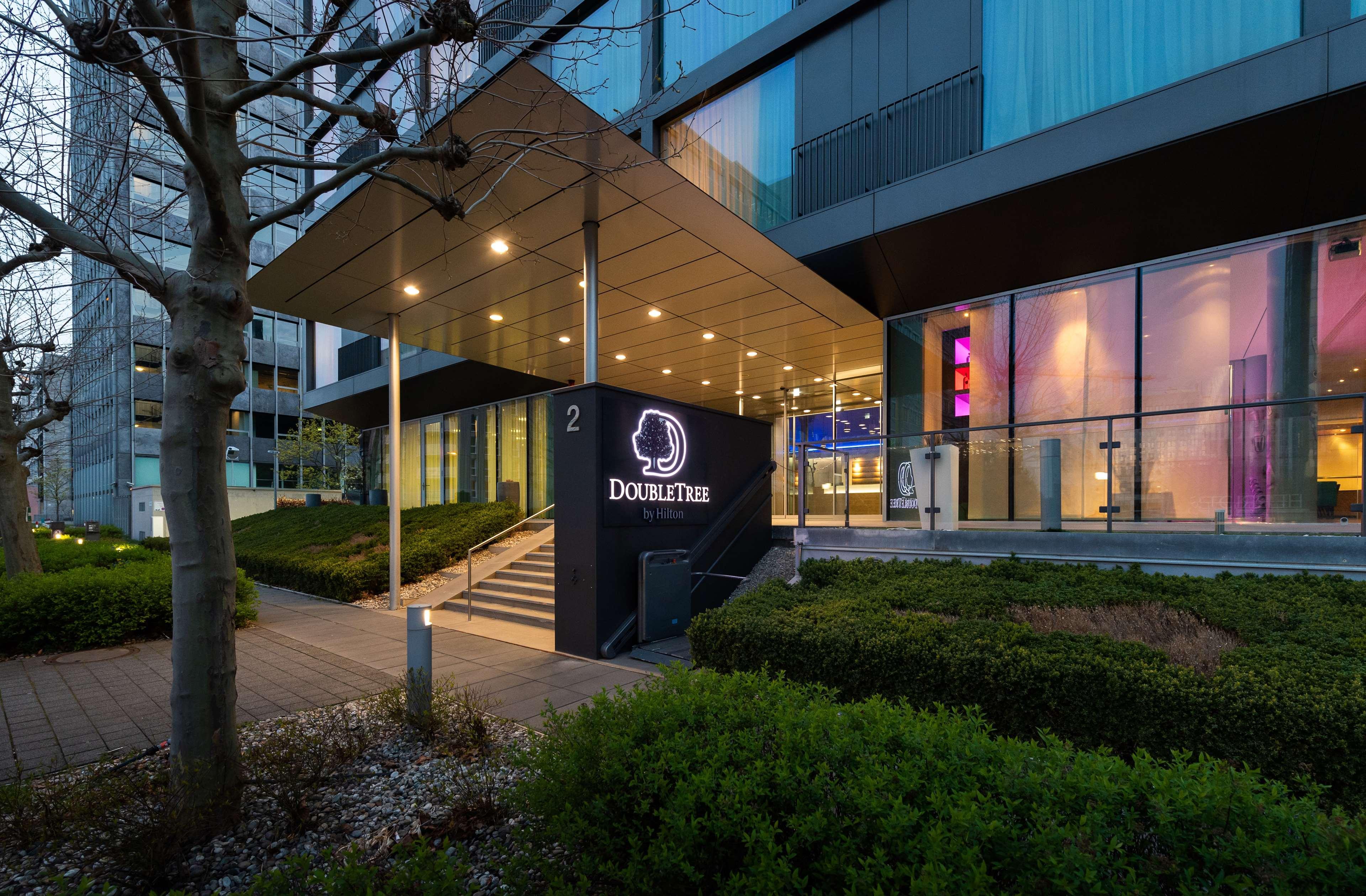 Отель Doubletree By Hilton Frankfurt Niederrad Франкфурт-на-Майне Экстерьер фото