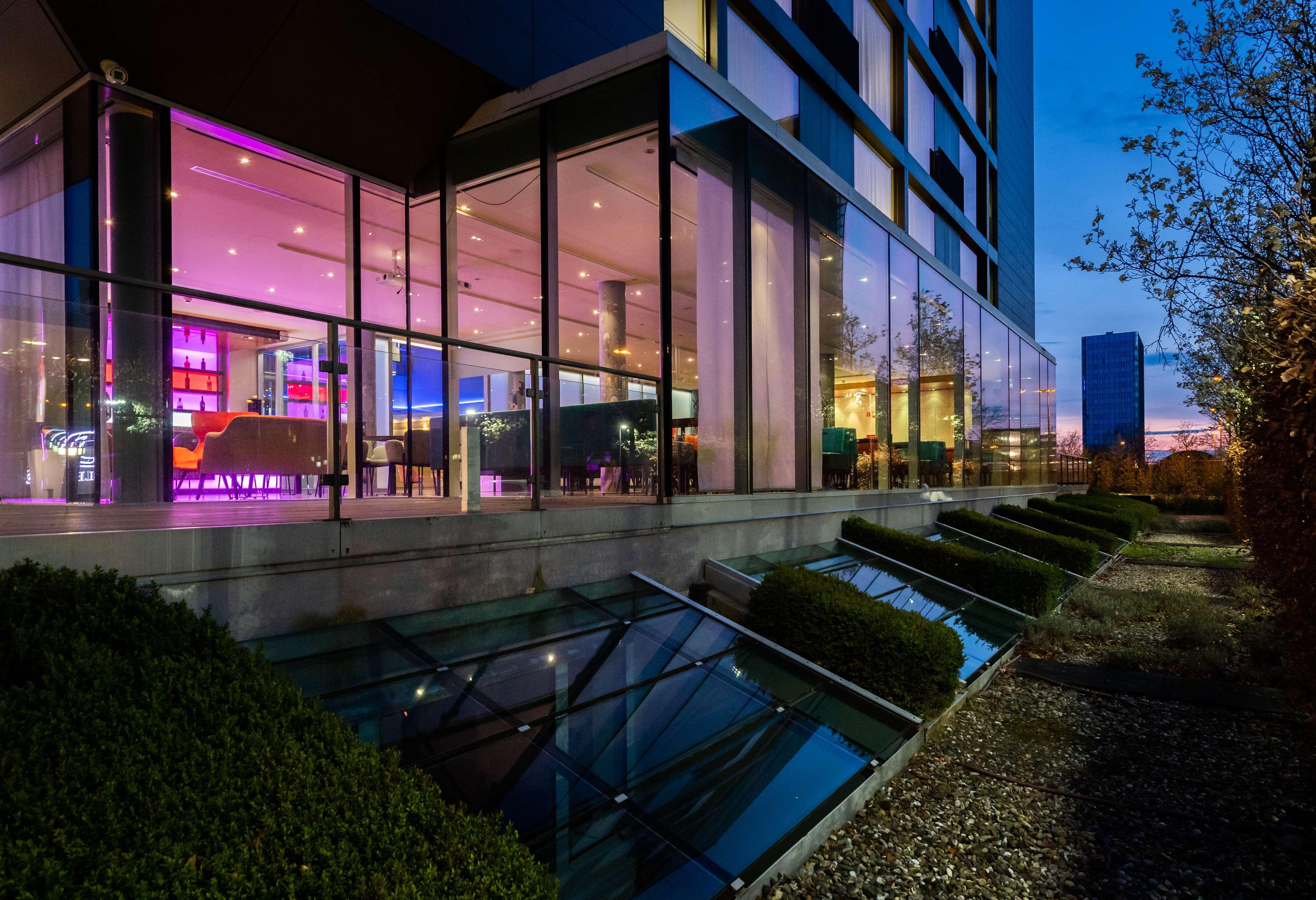 Отель Doubletree By Hilton Frankfurt Niederrad Франкфурт-на-Майне Экстерьер фото