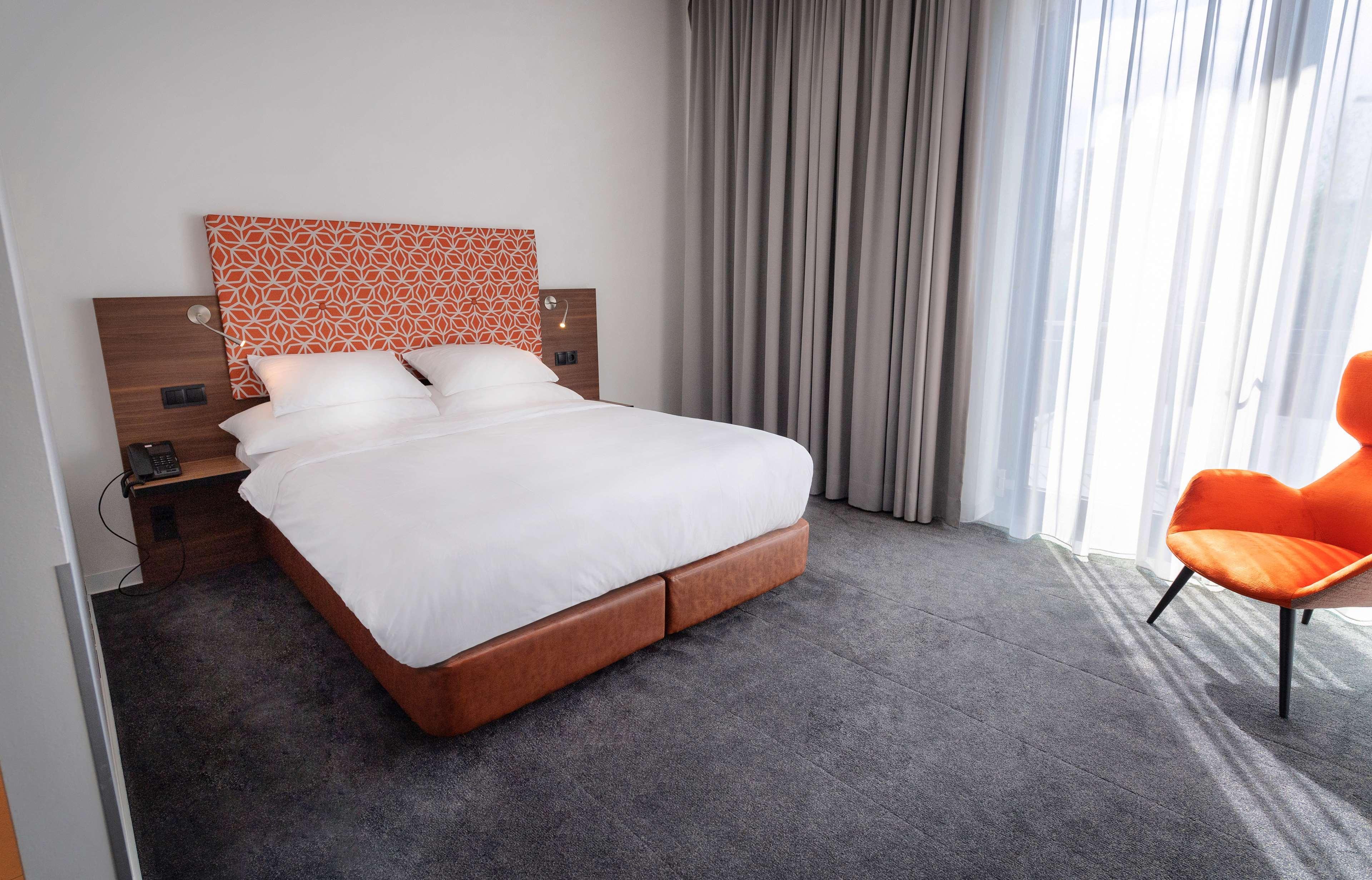 Отель Doubletree By Hilton Frankfurt Niederrad Франкфурт-на-Майне Экстерьер фото