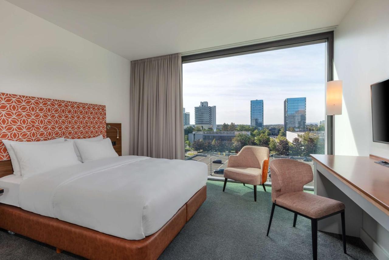 Отель Doubletree By Hilton Frankfurt Niederrad Франкфурт-на-Майне Экстерьер фото