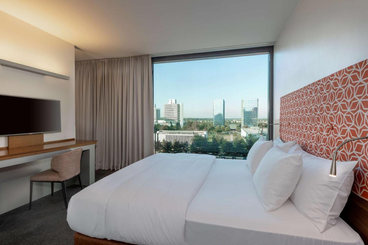 Отель Doubletree By Hilton Frankfurt Niederrad Франкфурт-на-Майне Экстерьер фото