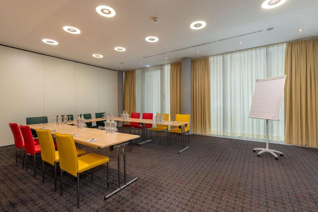 Отель Doubletree By Hilton Frankfurt Niederrad Франкфурт-на-Майне Экстерьер фото