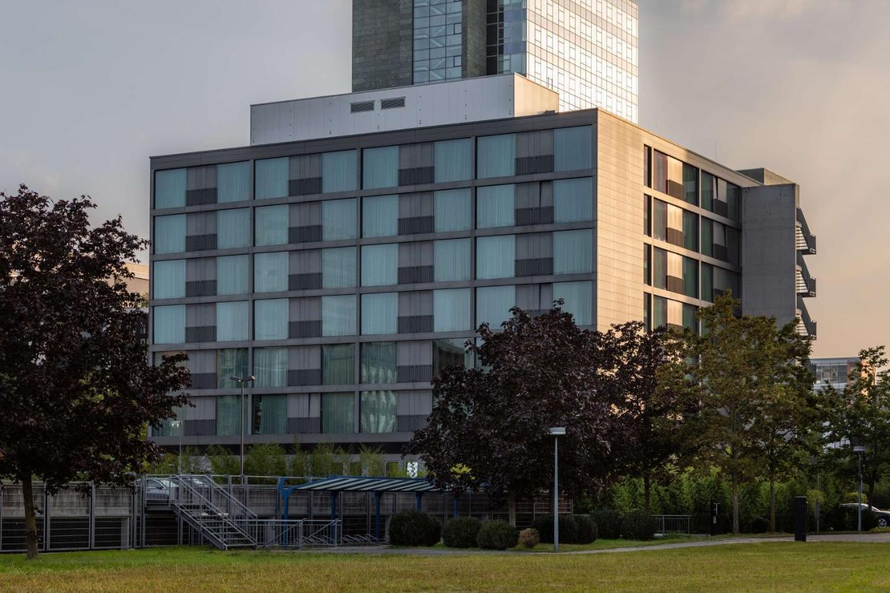 Отель Doubletree By Hilton Frankfurt Niederrad Франкфурт-на-Майне Экстерьер фото