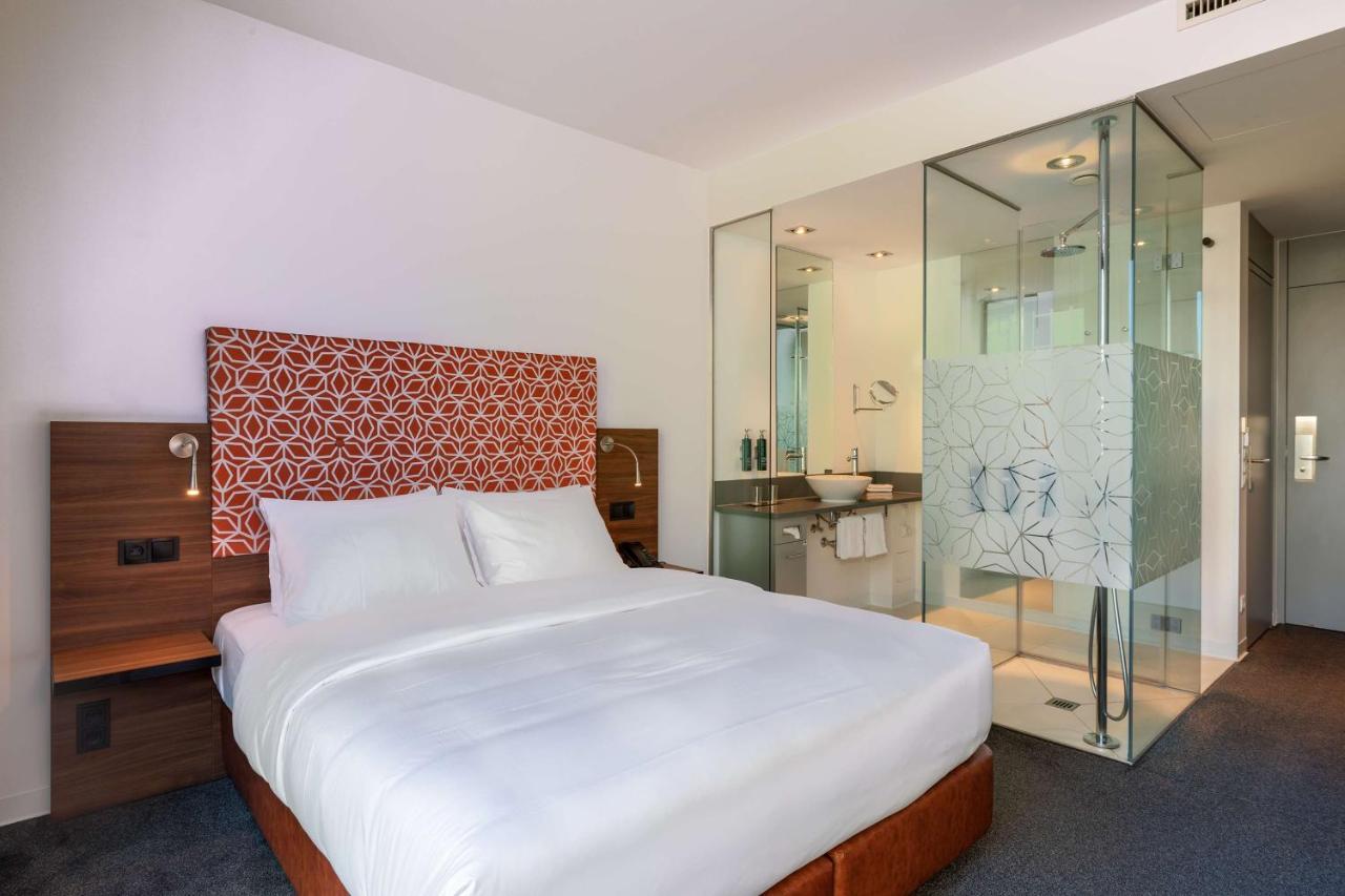 Отель Doubletree By Hilton Frankfurt Niederrad Франкфурт-на-Майне Экстерьер фото