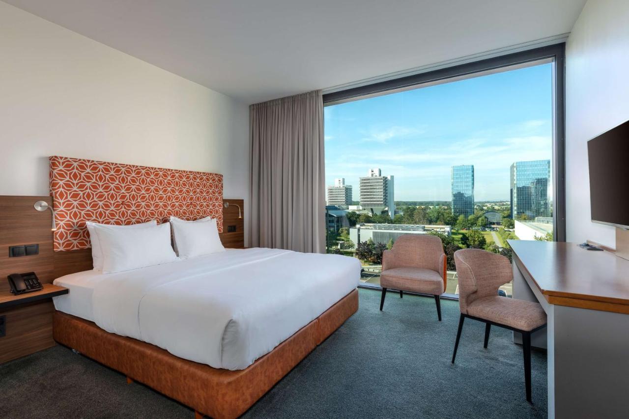 Отель Doubletree By Hilton Frankfurt Niederrad Франкфурт-на-Майне Экстерьер фото