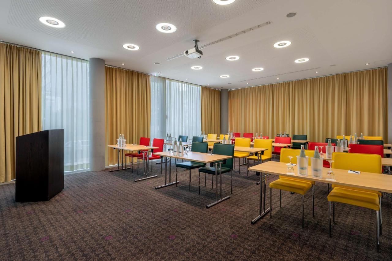 Отель Doubletree By Hilton Frankfurt Niederrad Франкфурт-на-Майне Экстерьер фото