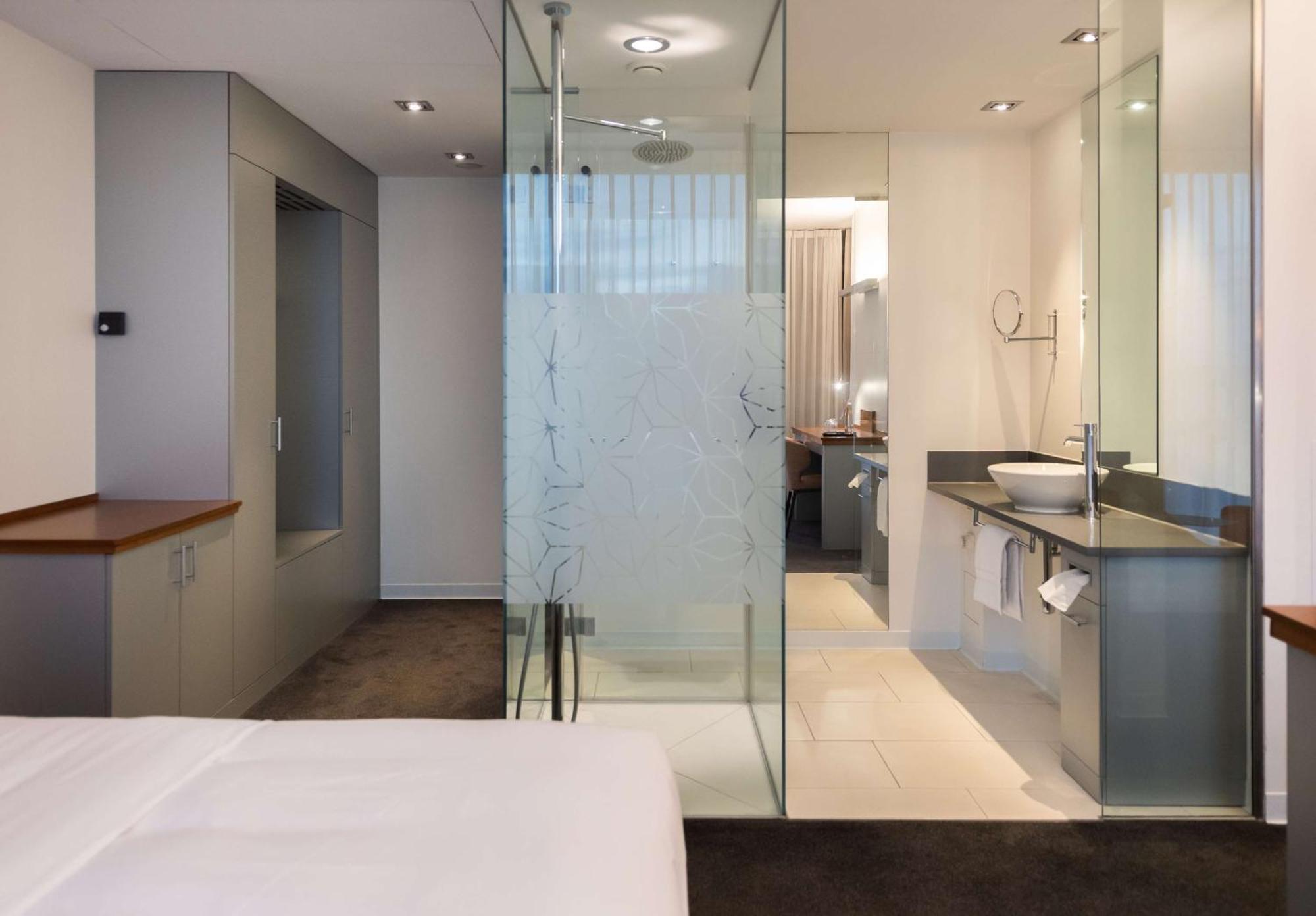 Отель Doubletree By Hilton Frankfurt Niederrad Франкфурт-на-Майне Экстерьер фото