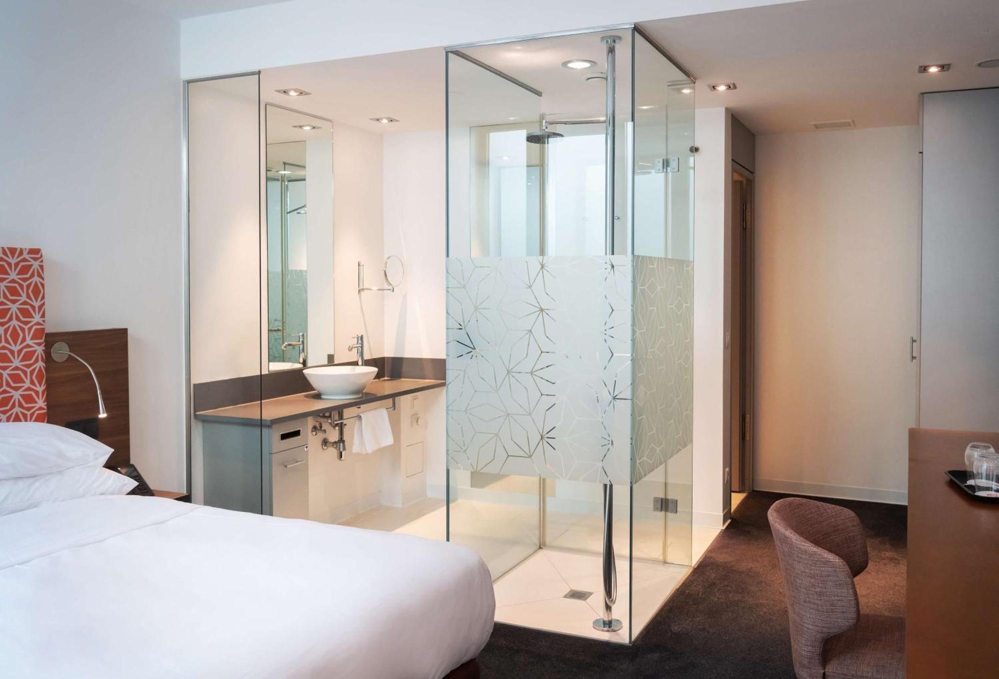 Отель Doubletree By Hilton Frankfurt Niederrad Франкфурт-на-Майне Экстерьер фото
