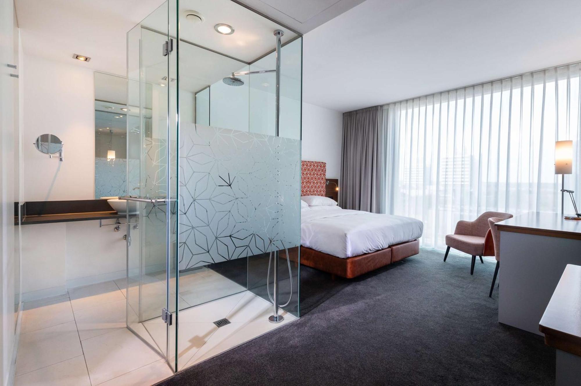 Отель Doubletree By Hilton Frankfurt Niederrad Франкфурт-на-Майне Экстерьер фото