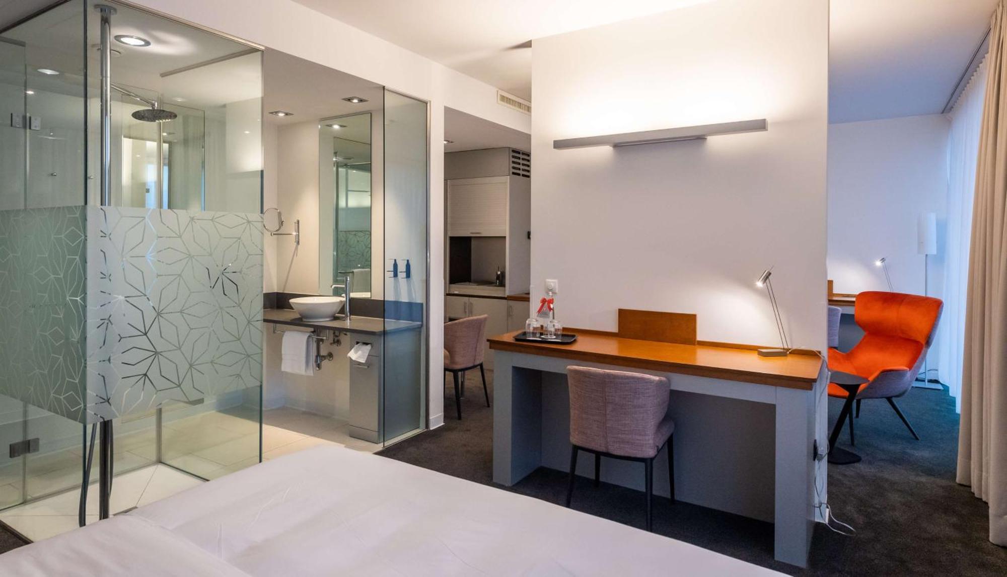 Отель Doubletree By Hilton Frankfurt Niederrad Франкфурт-на-Майне Экстерьер фото
