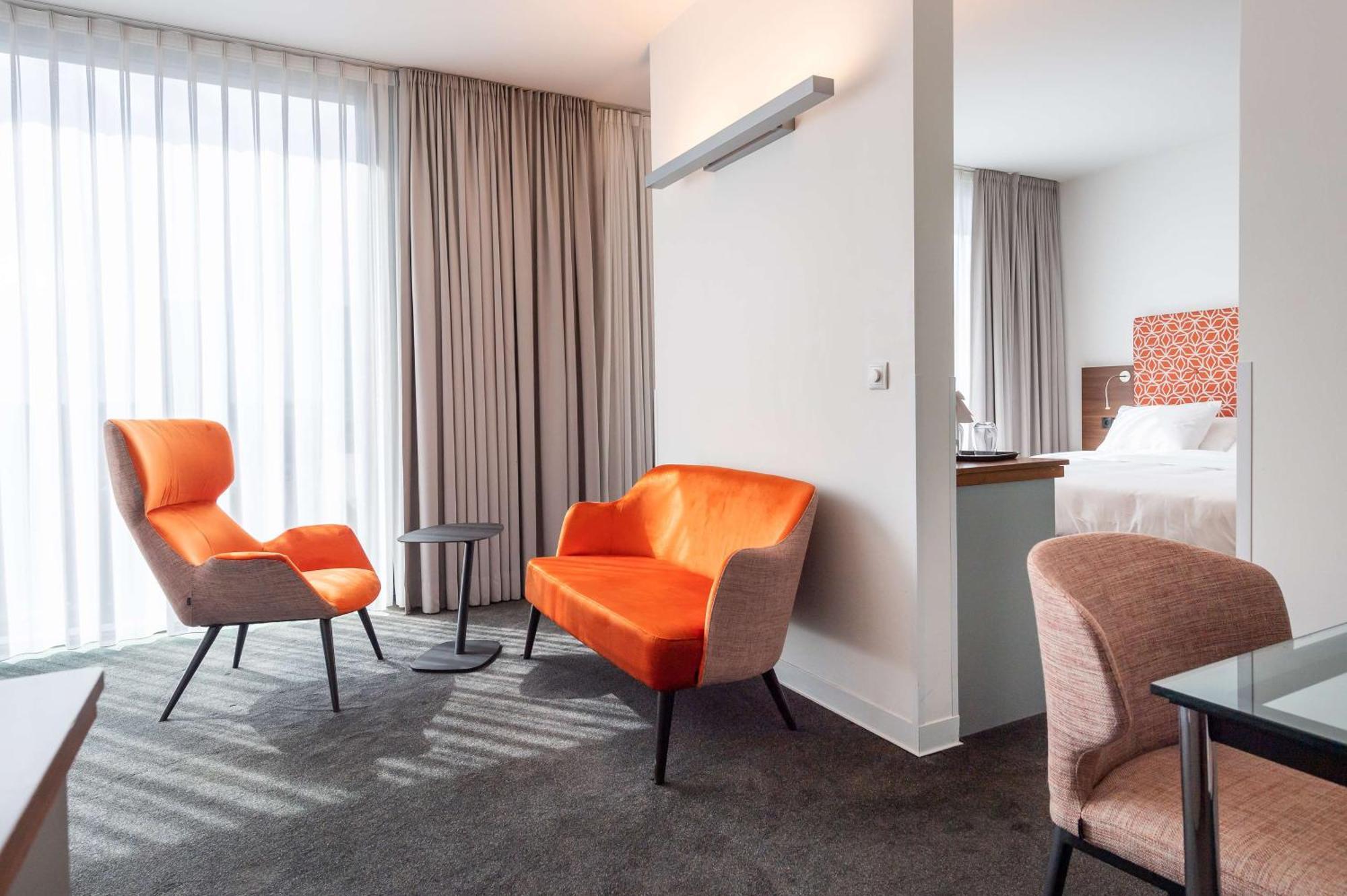 Отель Doubletree By Hilton Frankfurt Niederrad Франкфурт-на-Майне Экстерьер фото
