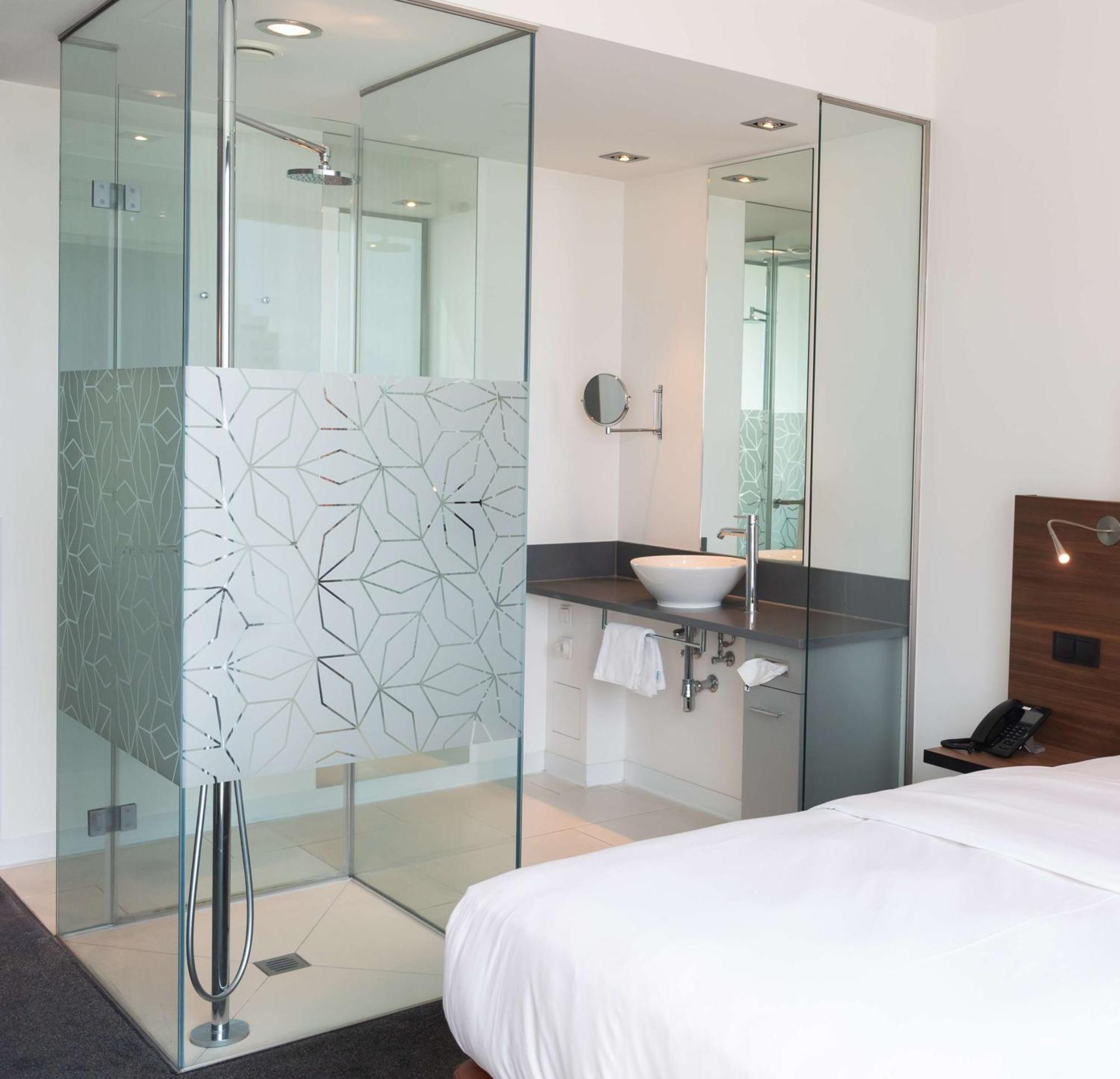Отель Doubletree By Hilton Frankfurt Niederrad Франкфурт-на-Майне Экстерьер фото