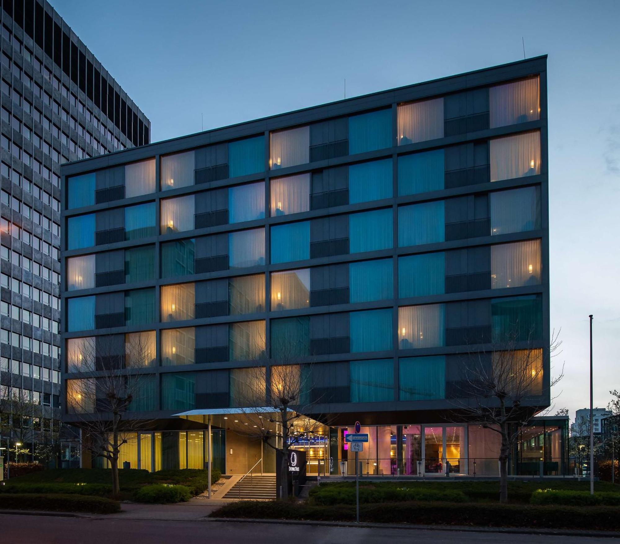 Отель Doubletree By Hilton Frankfurt Niederrad Франкфурт-на-Майне Экстерьер фото