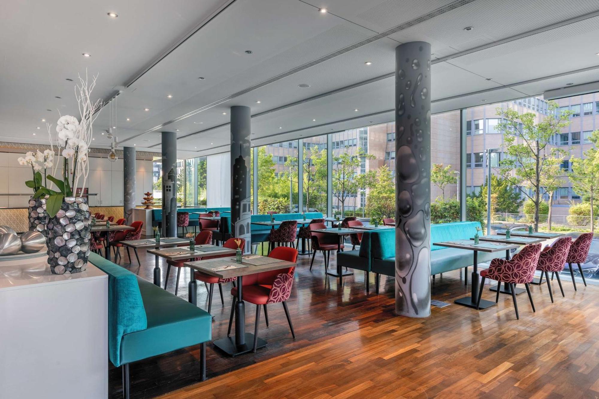 Отель Doubletree By Hilton Frankfurt Niederrad Франкфурт-на-Майне Экстерьер фото