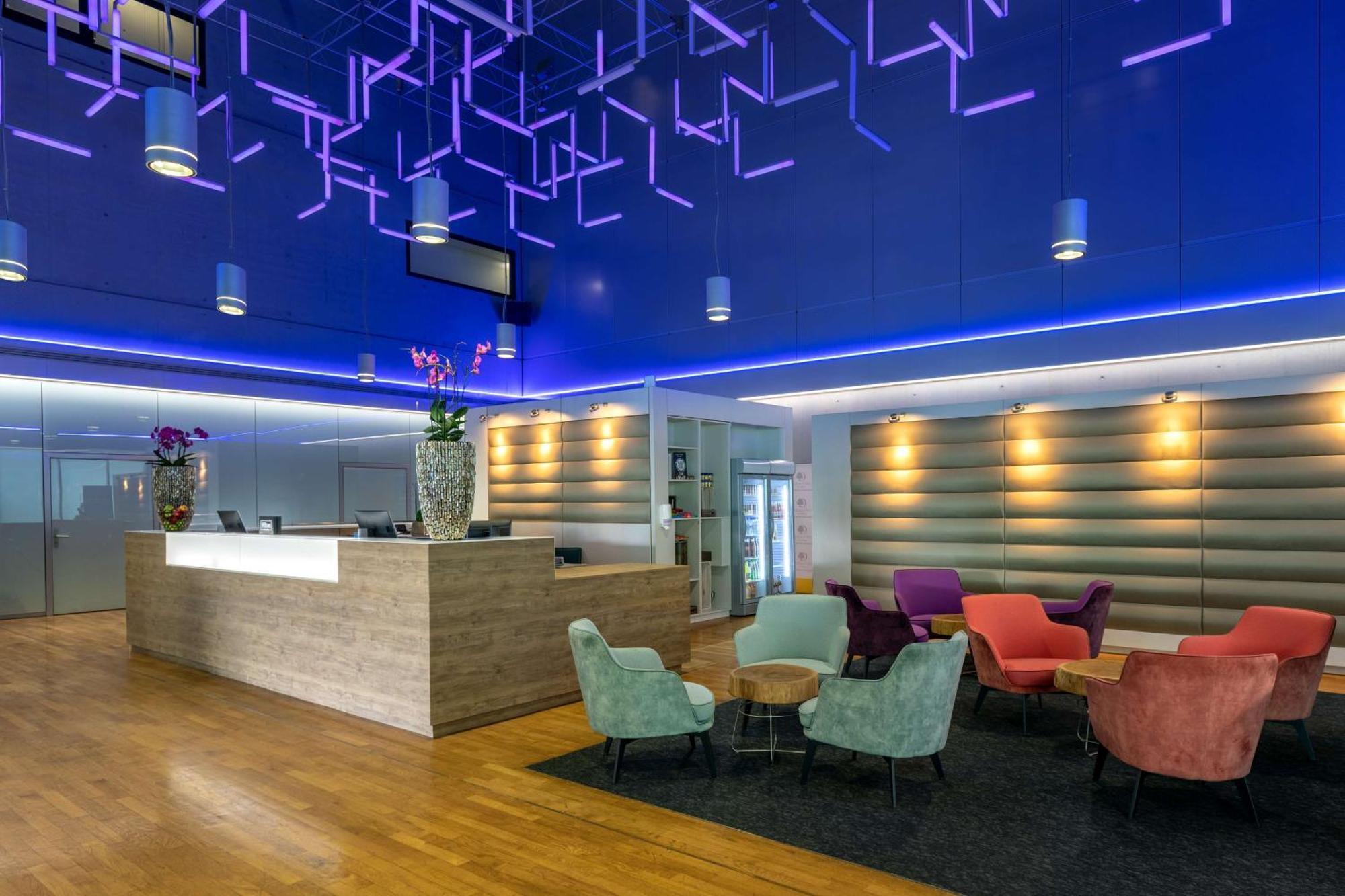 Отель Doubletree By Hilton Frankfurt Niederrad Франкфурт-на-Майне Экстерьер фото
