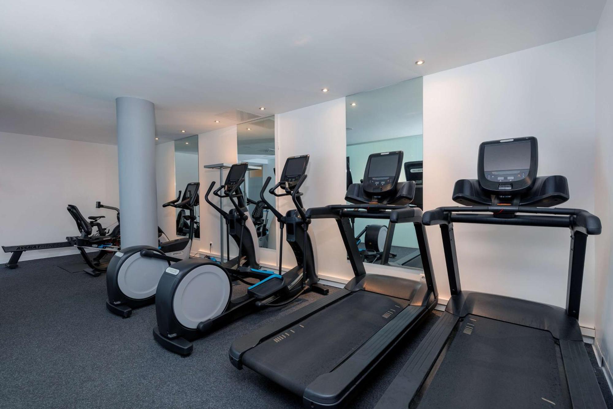 Отель Doubletree By Hilton Frankfurt Niederrad Франкфурт-на-Майне Экстерьер фото